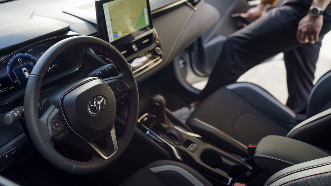 toyota-corolla-hatchback-interieur-dashboard-stuur-navigatie.jpg