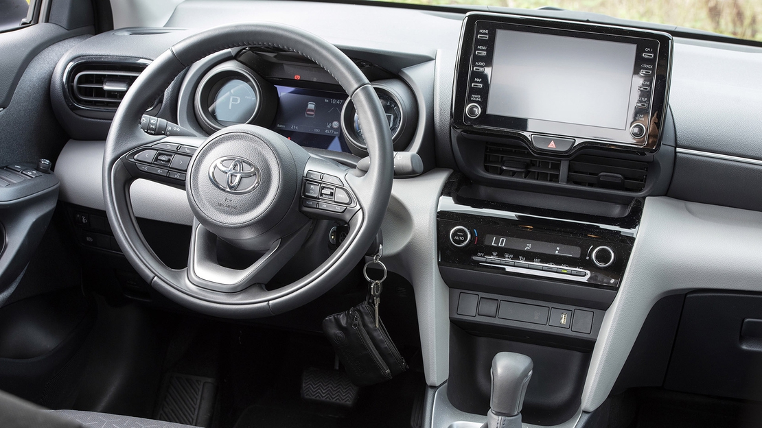 Toyota-Tercel-interieur-dashboard.jpg