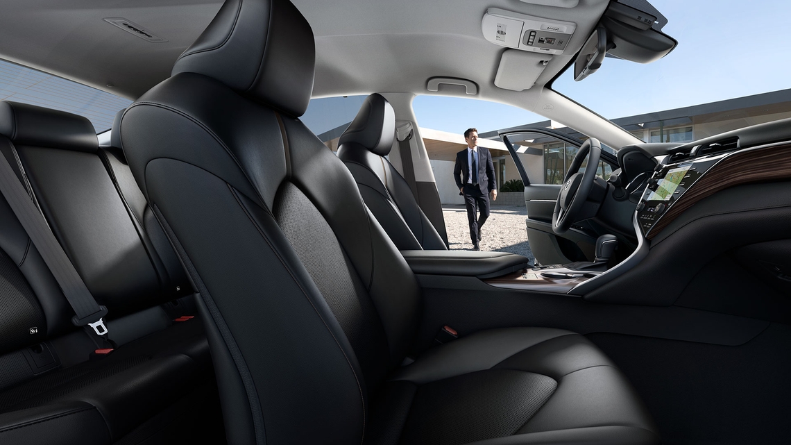 Toyota-Camry-Hybrid-Business-Plus-interieur
