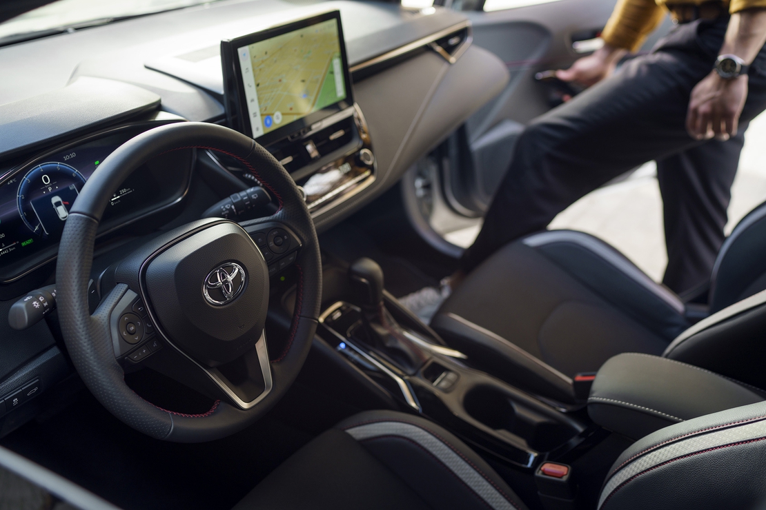 toyota-corolla-touring-sports-interieur-dashboard-stuur-navigatie.jpg