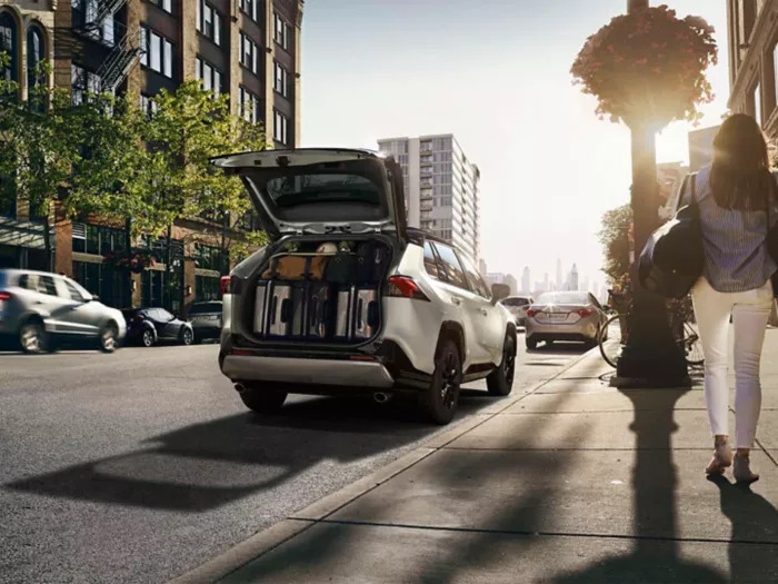 Toyota-dlrsts-zakelijk-leaserijder-rav4-1.jpg